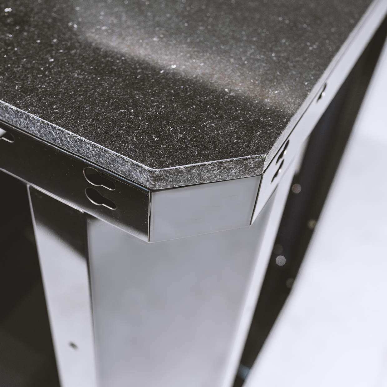 CORNER BLACK Ecke