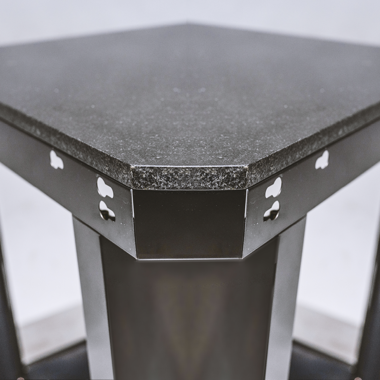 CORNER BLACK Ecke
