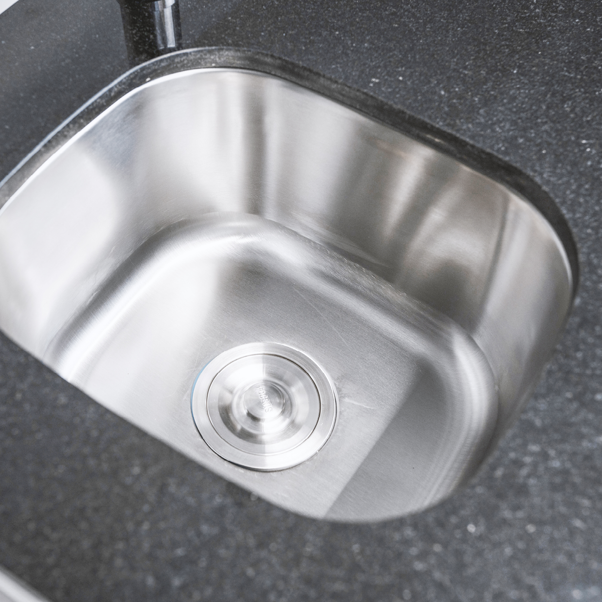 COOL-CLEAN BLACK Waschtisch-Kühlschrank-Kombi