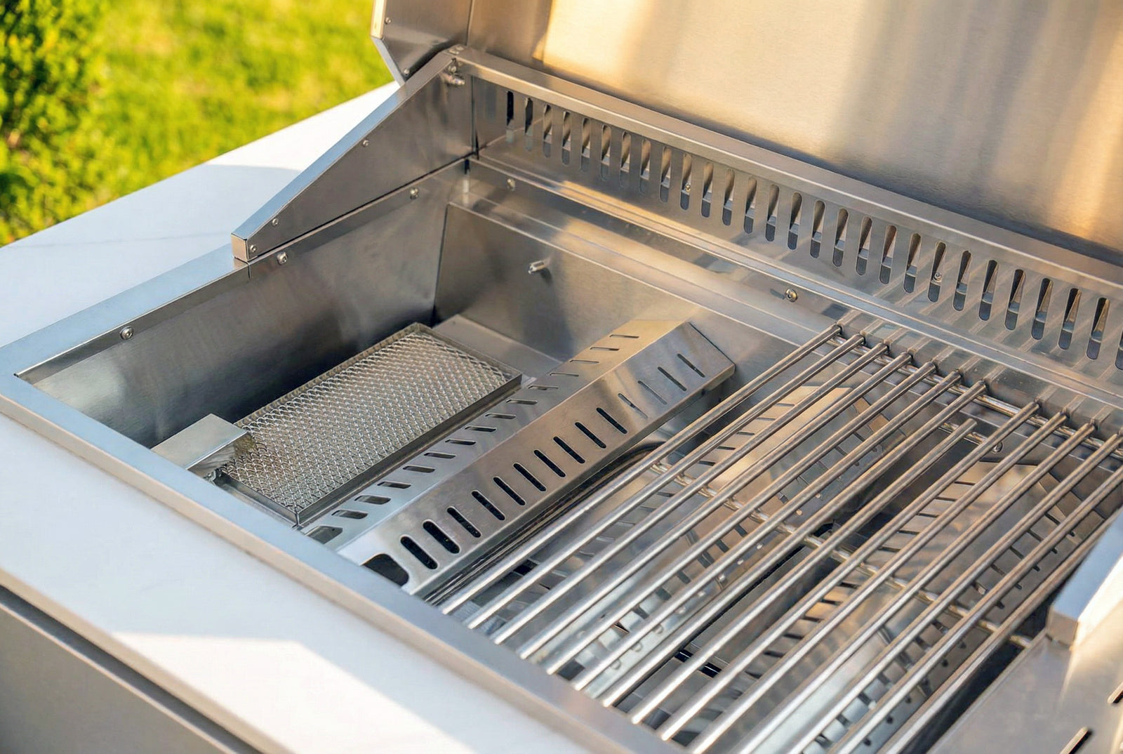 Leistungsstarke Kombination aus 3 Brennern und Infrarot Sizzle Zone.