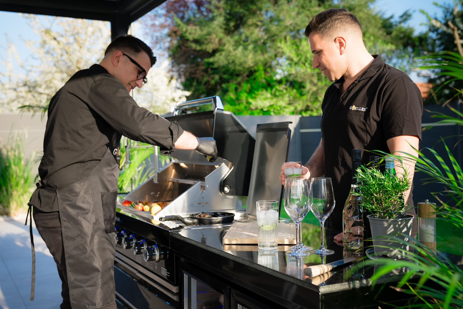 Freude am Grillen im eigenen Garten