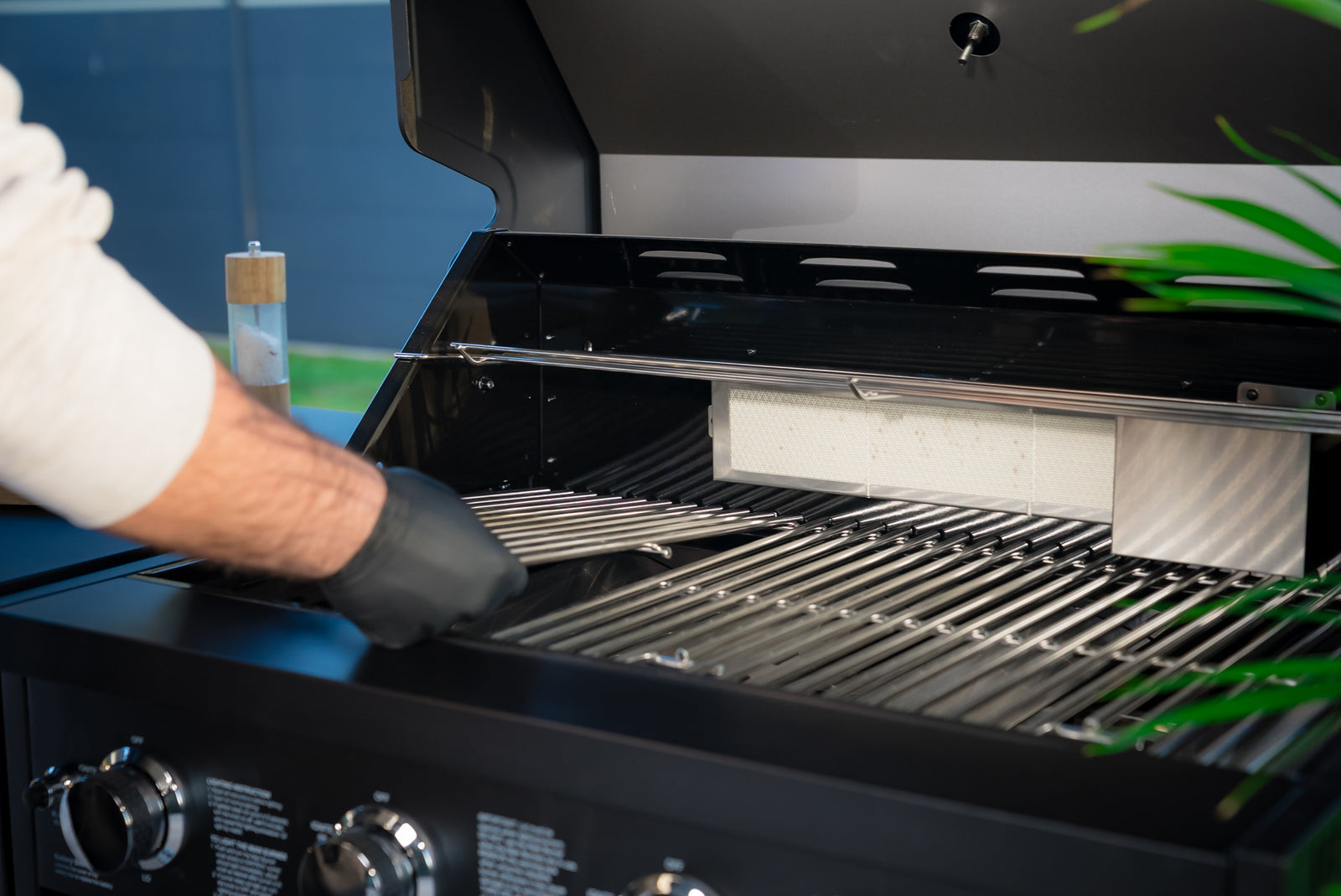 Massiver Edelstahl-Grillrost für saubere Hitze und starke Brandings.