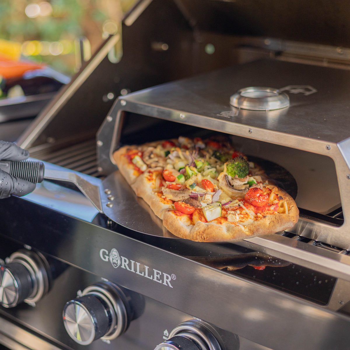 Stainless steel pizza grill box for gas grills