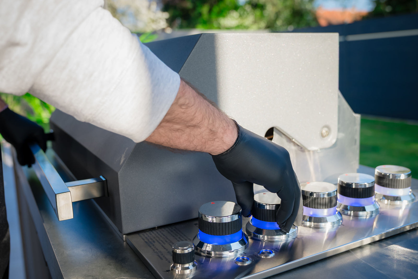 Beleuchtete Regler mit besonderem Bedienfeld für volle Kontrolle bei Tag und Nacht.