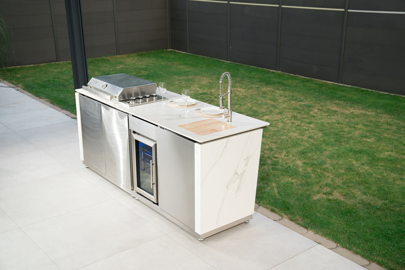 Einmaliges Design mit edler Marmor-Optik als klarer Blickfang.