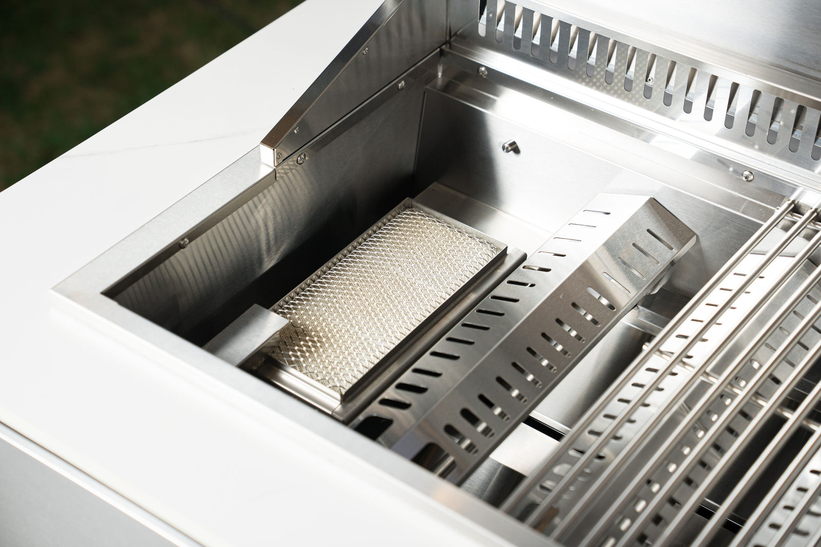 Integrierte Sizzle Zone für extreme Hitze und perfekte Röstaromen.