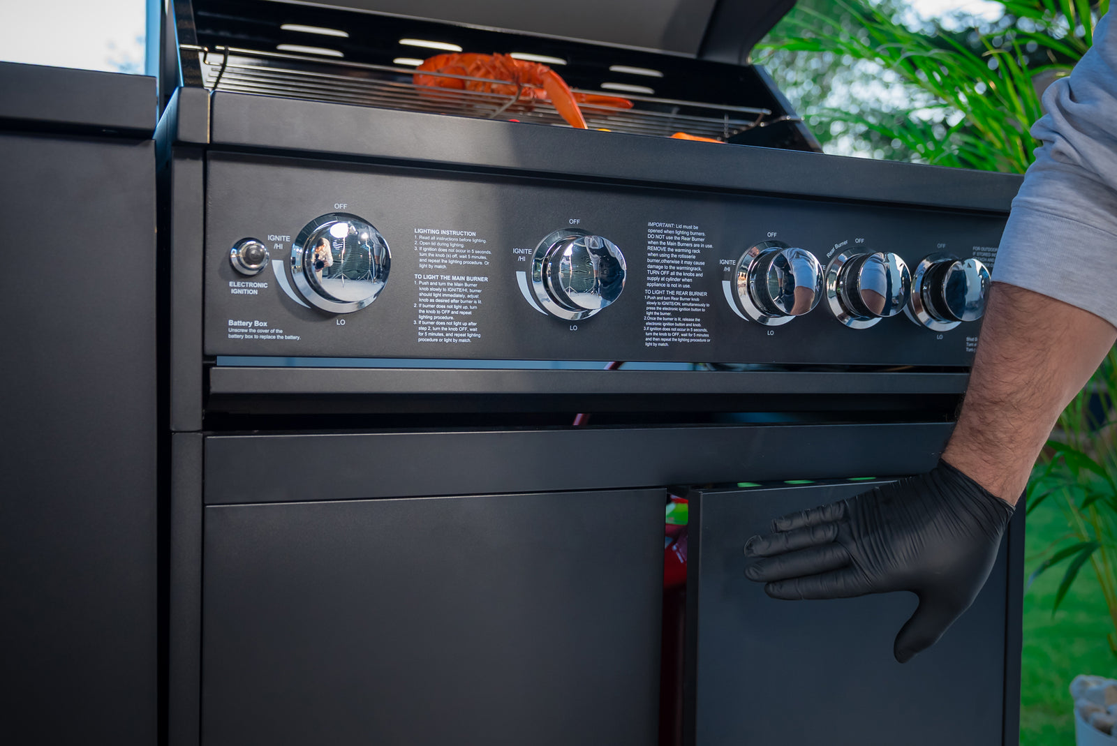 Durchdachter Stauraum für Zubehör, Geschirr und alles Wichtige.