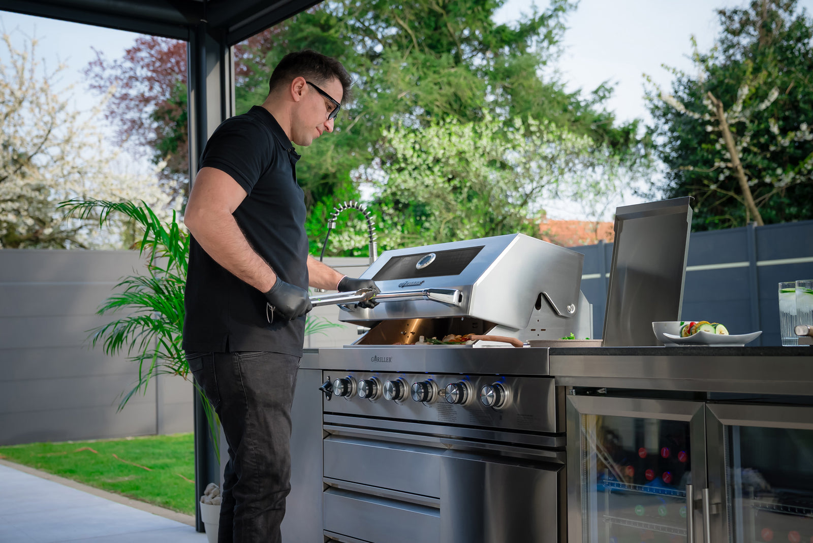 Ergonomische Arbeitshöhe für komfortables und rückenschonendes Arbeiten.