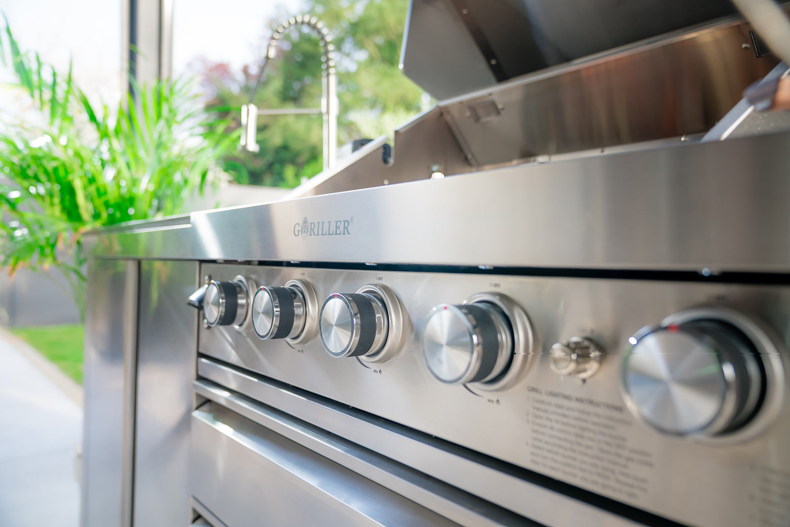 Kraftvolle 6- oder 8-Brenner-Gasgrill-Performance für jede Grilldisziplin.